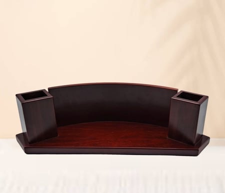 لوحة مكتبية خشبية