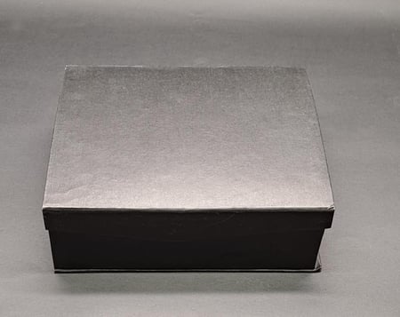 مجسم للفائزين بالمراكز الثلاثة