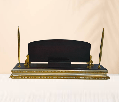 لوحة مكتبية قاعدة خشبية ذهبي