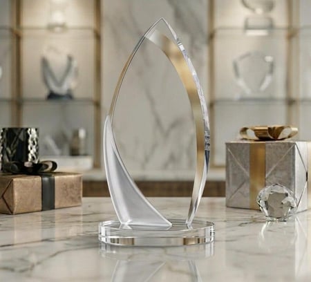 درع كريستال صنوبرة مرمل