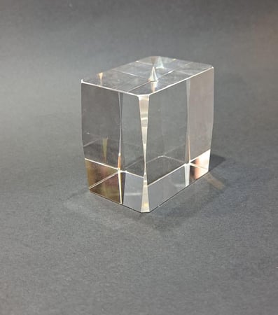 مكعب كريستال 6 × 6 × 4 سم