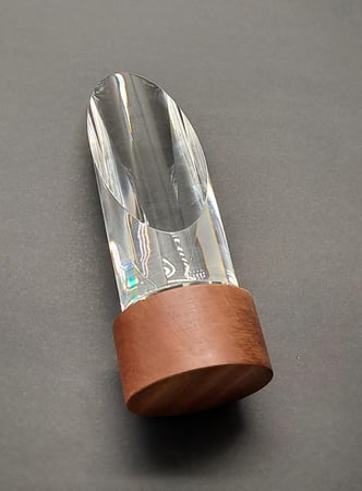 درع كريستال قاعدة خشب