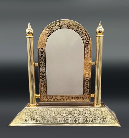 درع ملكي مطلي بالذهب فاخر جدا