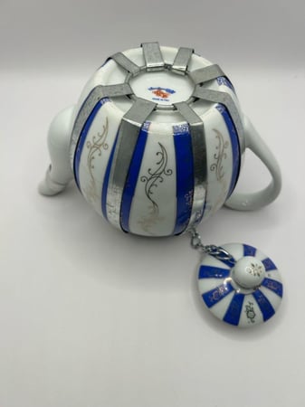 ابريق شاهي بورسلان نقشة كويتيه مسبت (معدل)