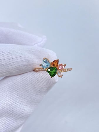 خاتم متنوع الأحجار ( نسائي )