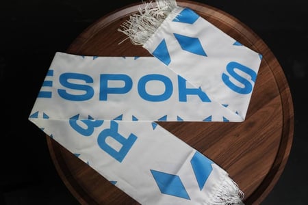 R8 fans scarf