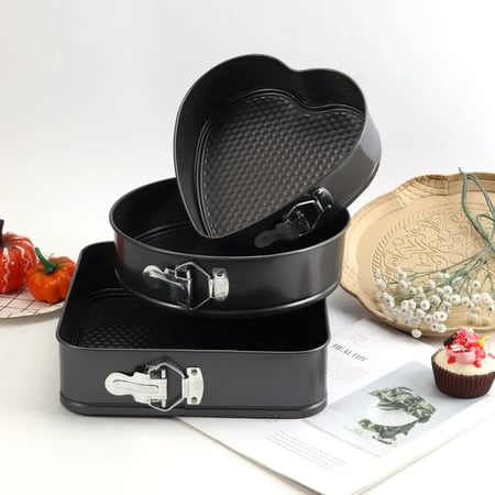 طقم صواني كيك متعدد الاشكال