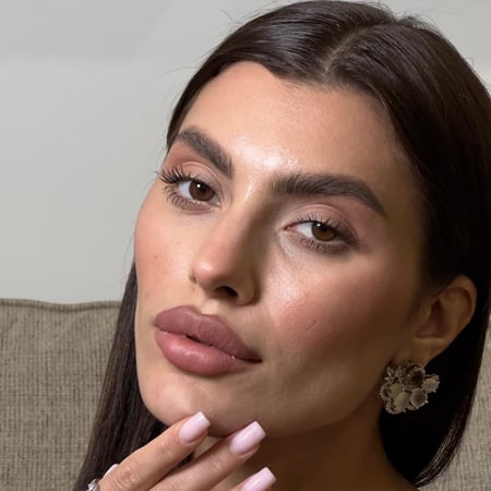 اقراط اذن فاخرة باللون الفضي ومزينة بالاحجار الطبيعيه والزركون