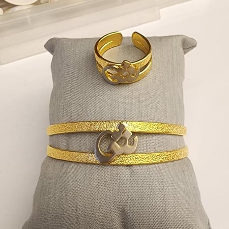 اسوارة مطلية ذهب بحروف عربية