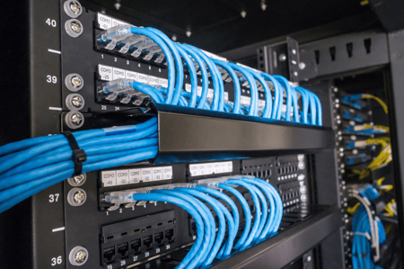 تنظيم راك الشبكة وتركيب Patch Panel لشبكات LAN