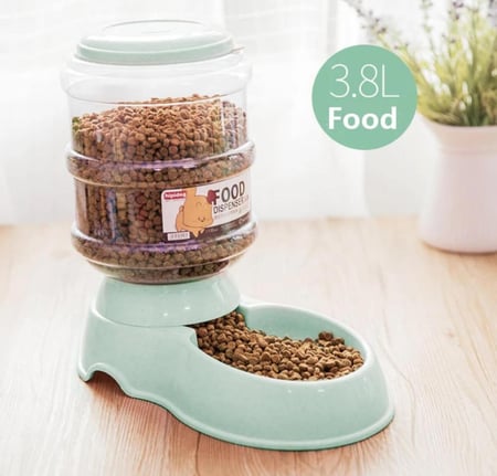 موزع طعام للقطط