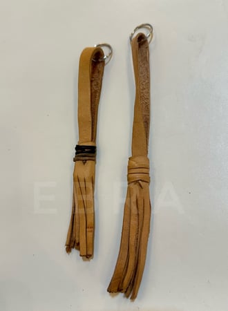 ميدالية من الجلد