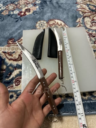 خدامة خوجة مع جراب تراثي أنيق