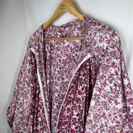 زَهْو – شرشف صلاة لطفلة بسحاب أمامي باللون الفوشي