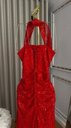 فستان سهره احمر زم مع الخصر