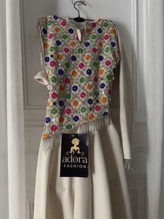 جلابية مطرزة فاخرة