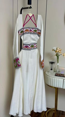 جلابية فاخرة بتصميم عصري