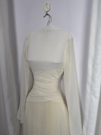 فستان العيد اوف وايت ناعم