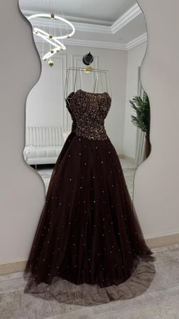 فستان سهرة بني