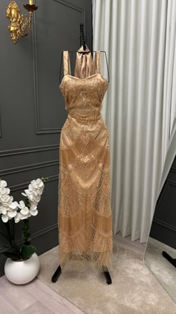 فستان سهره ذهبي مع هدب