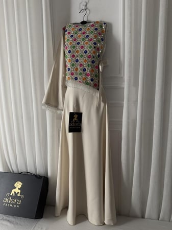 جلابية مطرزة فاخرة