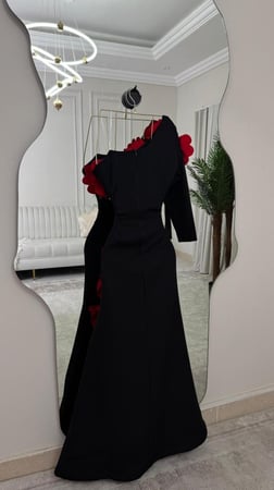 فستان سهرة ورد احمر