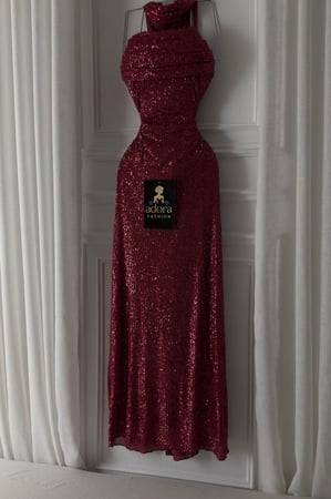 فستان سهرة راقي من Adora Fashion
