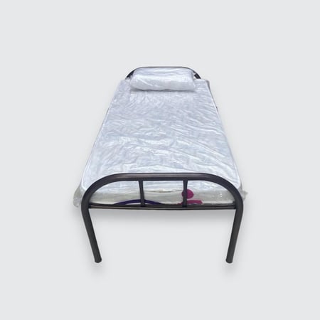 سرير حديد نفر بكامل الاغراض