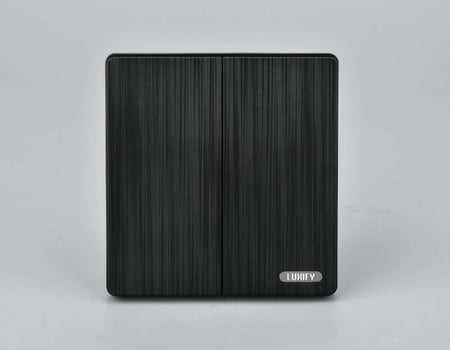 مفتاح مزدوج دركسون اسود لوكسيفاي