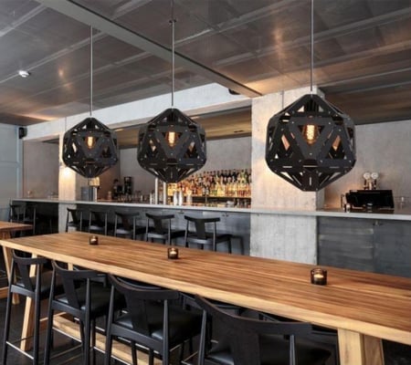 علاقي من حديد على ستايل صناعي اسود مقاس كبير