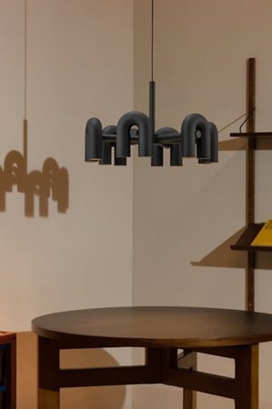 ثريا مودرن أنبوبية من الألمنيوم – أسود | Arcum Noir | آركم نوار