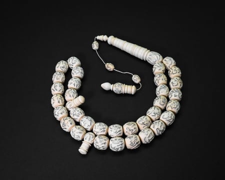 قوافل سبحة من عاج طبيعي بأسماء الله الحسنى مكتوبة بالفضة IV0083