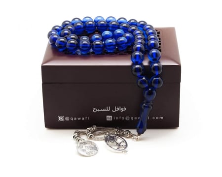 قوافل سبحة اليوم الوطني لون ازرق تراب الكهرمان NDB22