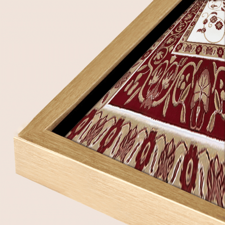 لوحة سجاد حائط جدارية - لسيدة بزي تراثي باللون الأخضر الزمردي المرصع بالذهب