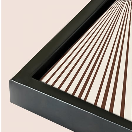 لوحة ثلاثية تجريدية صوّر مشهدًا حضريًا في يوم ماطر