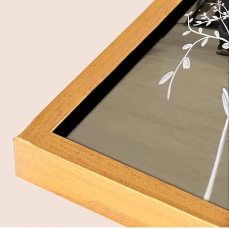 لوحة فنية عصرية بتصميم "شجري" تجريدي، منفذة بخطوط بيضاء انسيابية فوق سطح مرآة عاكس بدرجة لونية دافئة (برونزية)