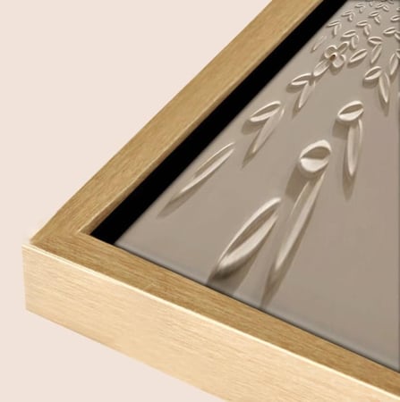 لوحة زهوراً وأغصان مورقة جبسية منحوتة بدقة بلون أوف وايت كريمي