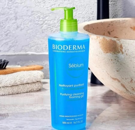 جل سيبيوم الرغوي لتنقية البشرة من بيوديرما 500مل