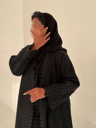 عباية سوداء كريب