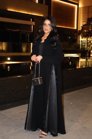 عبايه رقم 49 كسرات دانتيل قصة كلوش