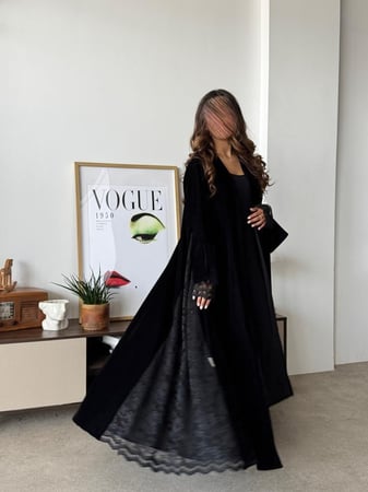 عباية مخمل دانتيل N8