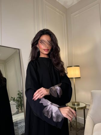 عباية تطريز ورد