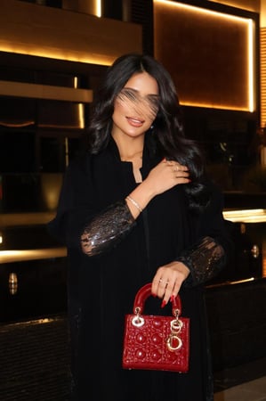 عباية رقم 51 كلوش مع شك من الخلف والاكمام