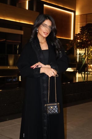 عبايه رقم 47 كلوش ناعمه