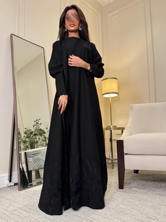 عباية مطرزة اسود