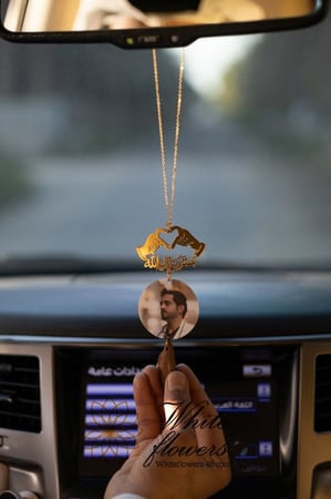 تعليقة كسرة العود بشكل قلب بيدين ترند