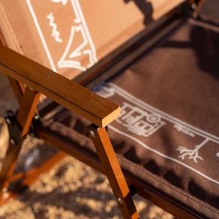 كرسي طويق بثلاث مستويات قابل للطي