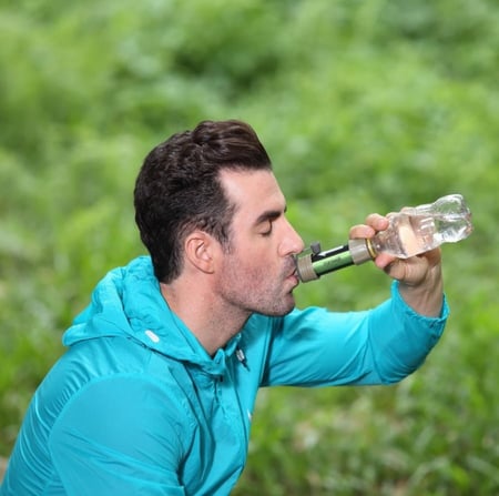 فلتر ماء محمول قدرته 0,6 لتر في الدقيقة للرحالة ومحبي الشرب من مياه الأمطار