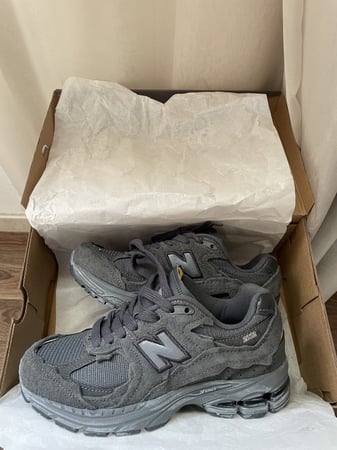 New Balance 2002r