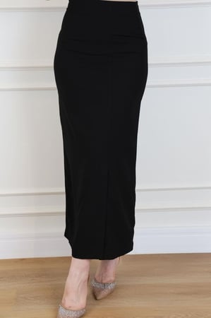 تنورة كريب مستقيمة باللون الأسود